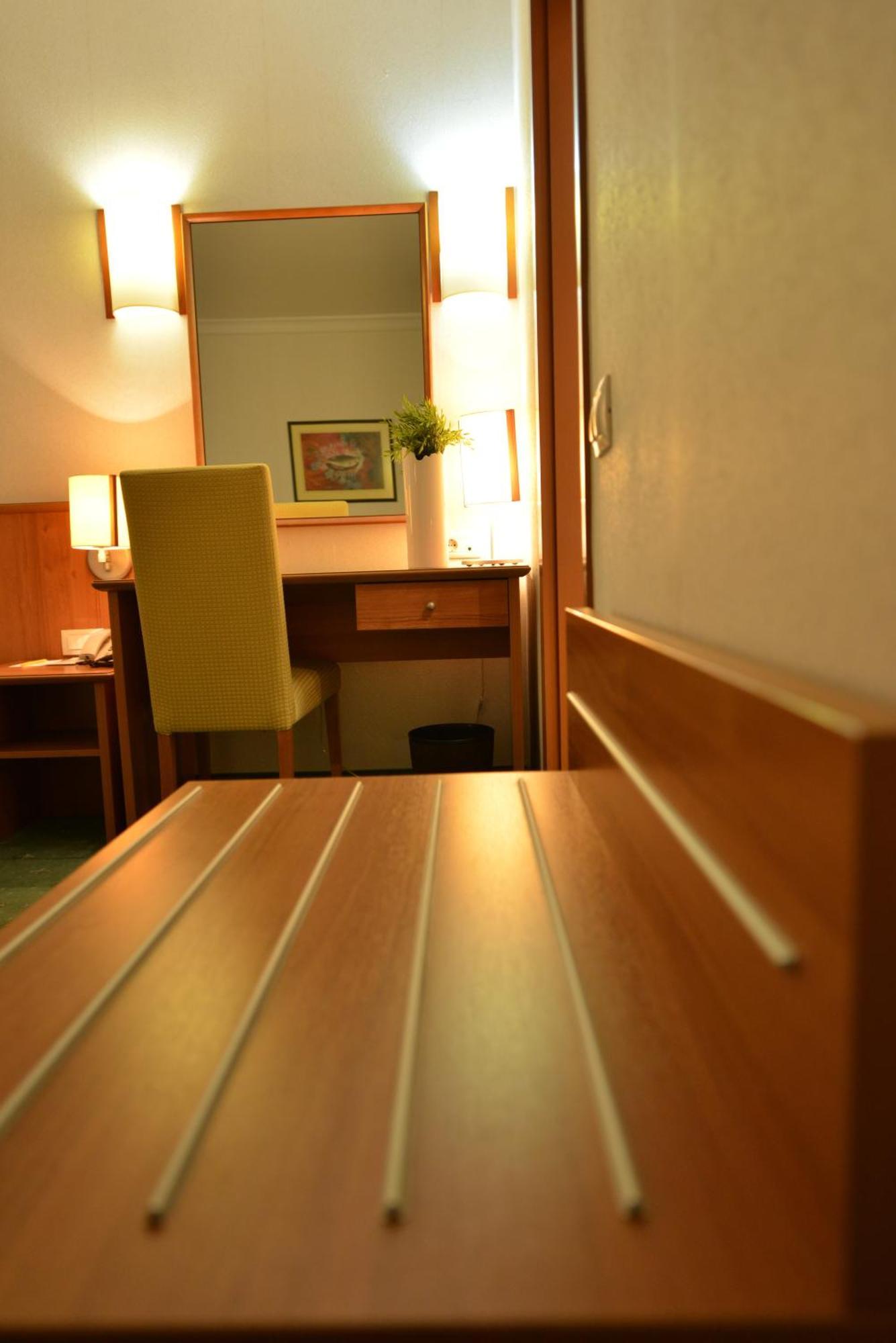 ホテル カルポス スコピエ 部屋 写真